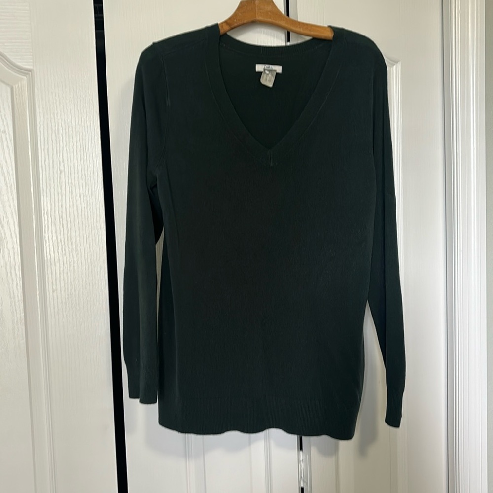 Hunter Green v neck sweater